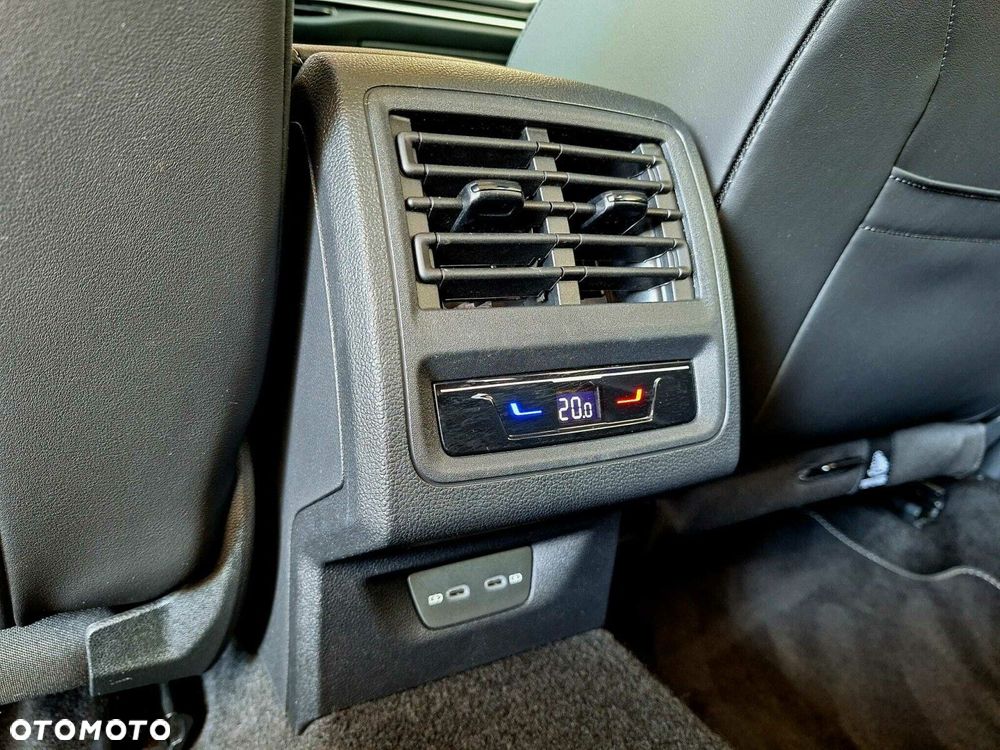 Volkswagen Golf Variant 1.5 eTSI mHEV R-Line Plus DSG - 27