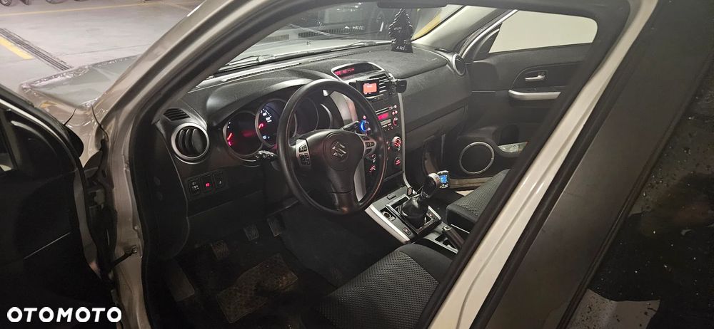 Suzuki Grand Vitara 2.0 - 16