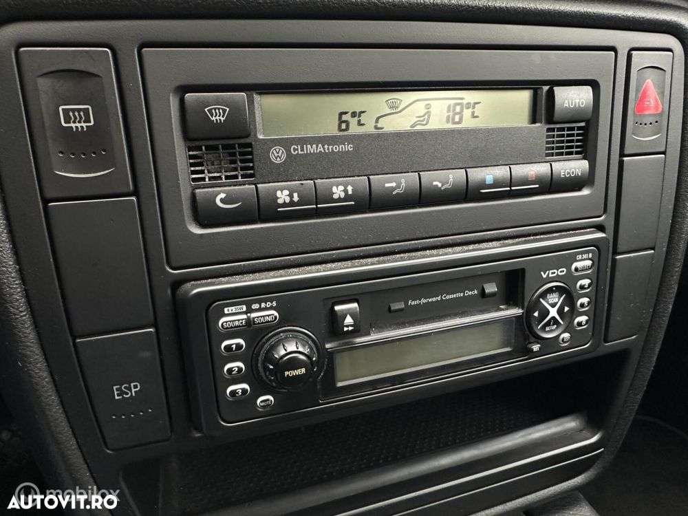 Volkswagen Passat 1.6 Comfortline Family - 10