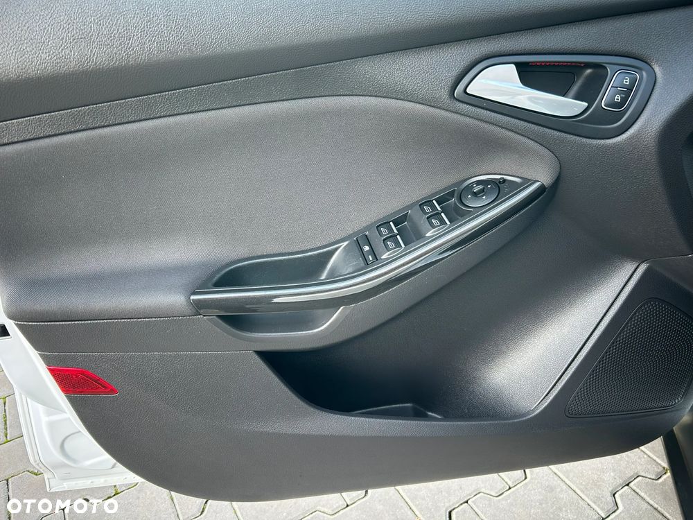 Ford Focus 1.5 EcoBlue Start-Stopp-System TITANIUM - 25