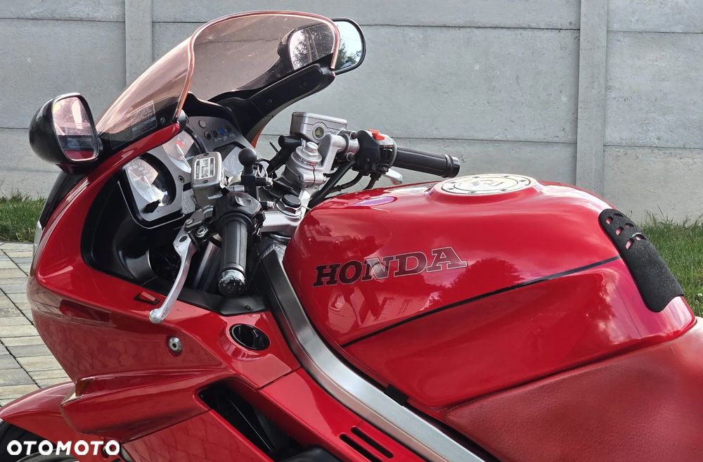 Honda VFR - 22