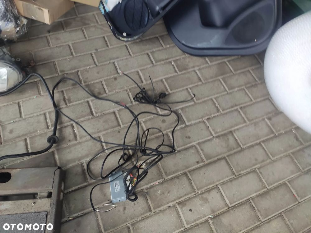 Podest stopień wysuwany elektrycznie instalacja Renaul Trafic Opel  Vivaro - 3