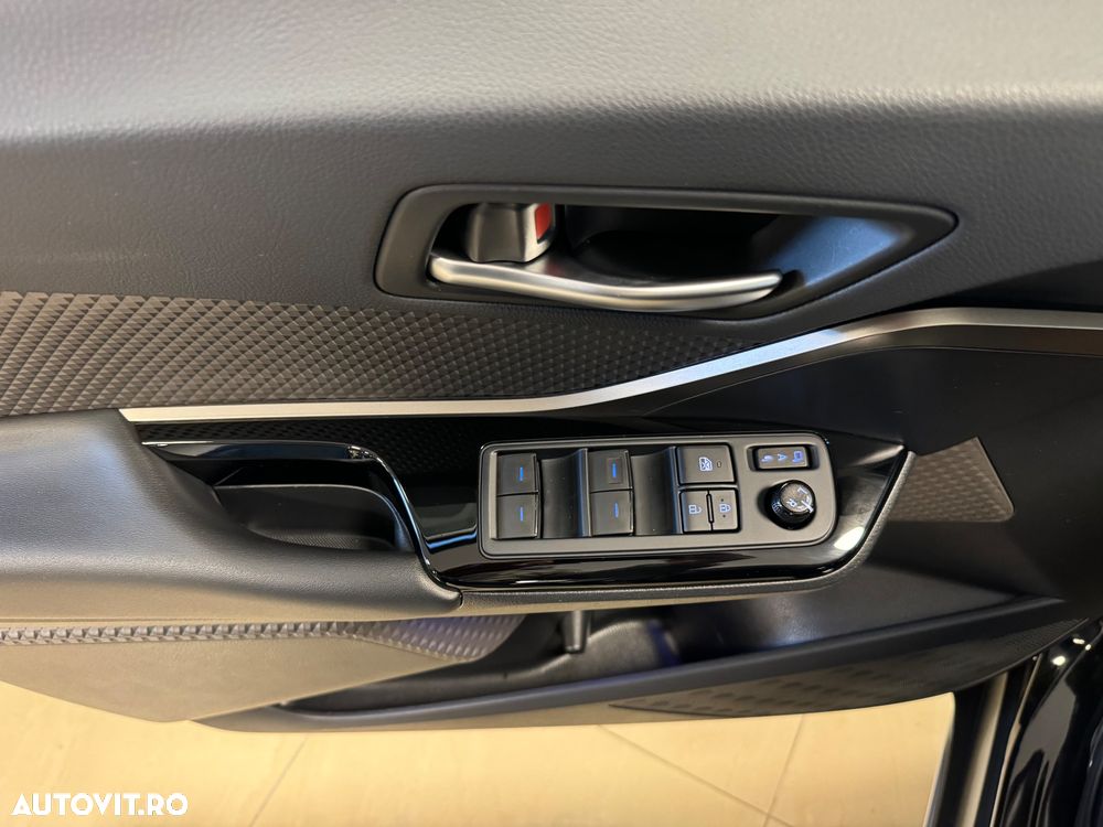 Toyota C-HR Hybrid Style Selection - 17