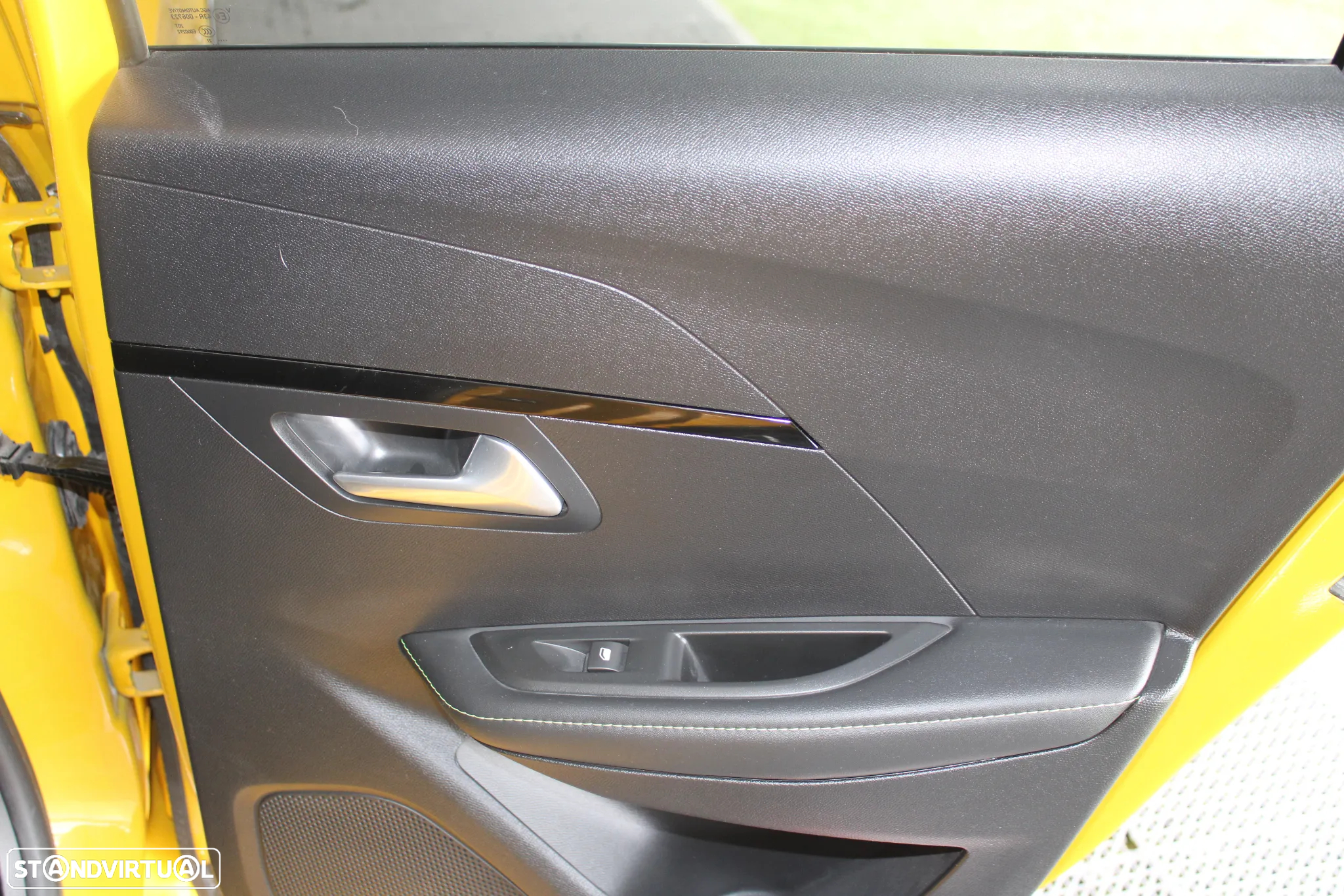 Peugeot 208 PureTech 130 EAT8 GT - 25