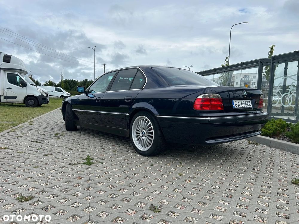 BMW Seria 7 735i - 3
