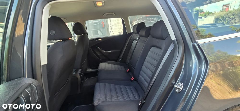Volkswagen Passat 2.0 TDI Highline - 31