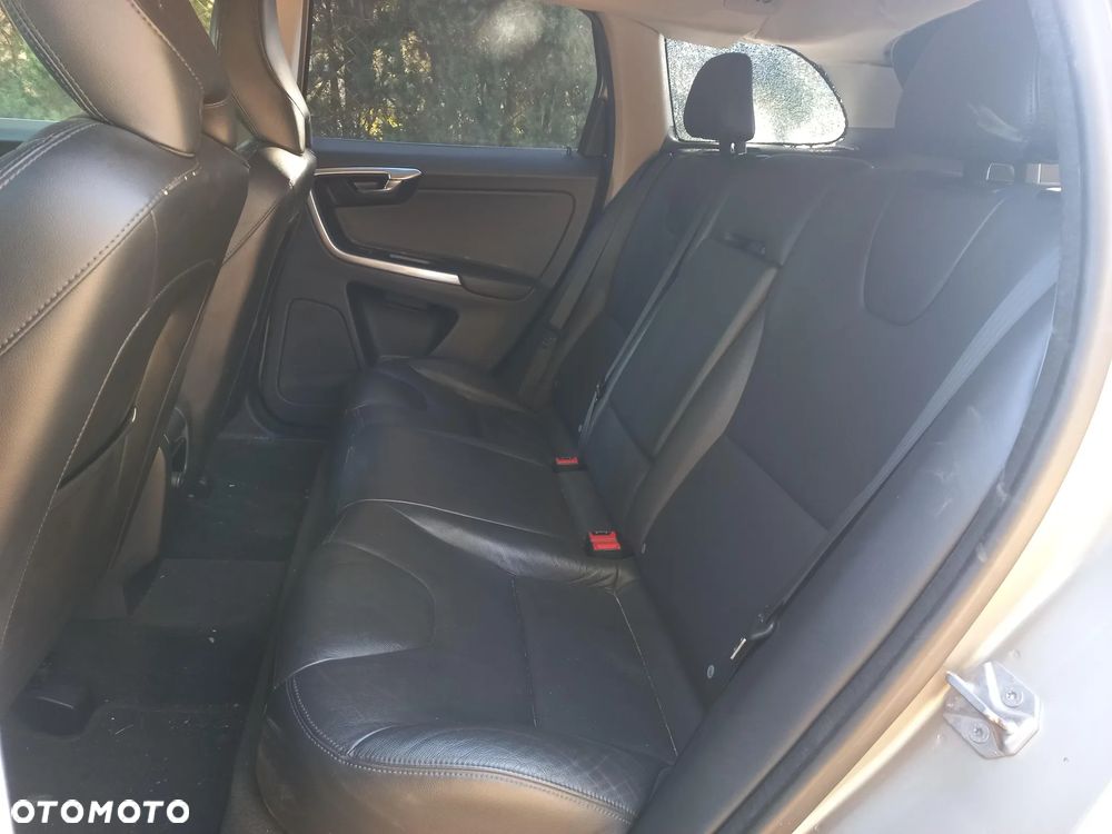 Volvo XC 60 D4 Geartronic Momentum - 8