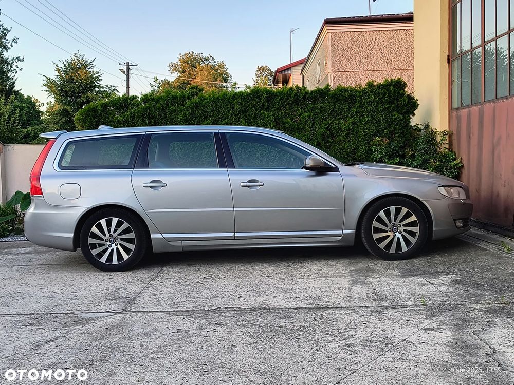 Volvo V70 D2 Momentum - 20