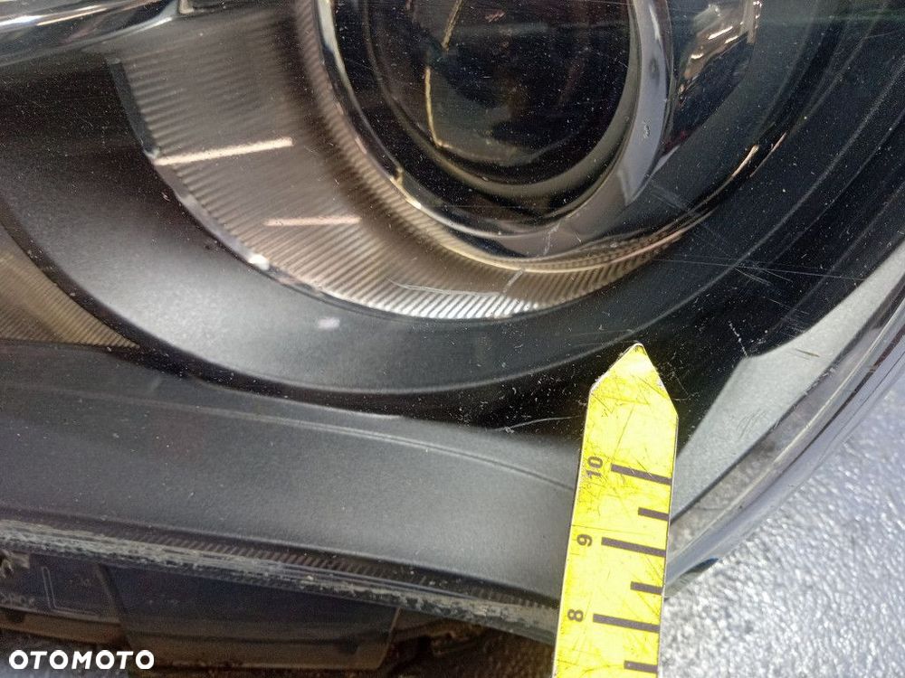 TOYOTA YARIS III LIFT REFLEKTOR LEWY LAMPA PRZEDNIA EU - 12