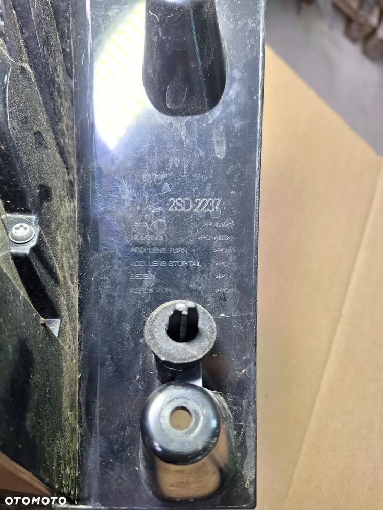 OPEL CROSSLAND lift  21R lampa prawa lewa  tył w błotnik - 3