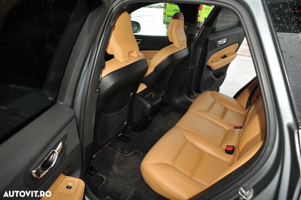 Volvo XC 60 D4 AWD Geartronic Momentum - 27