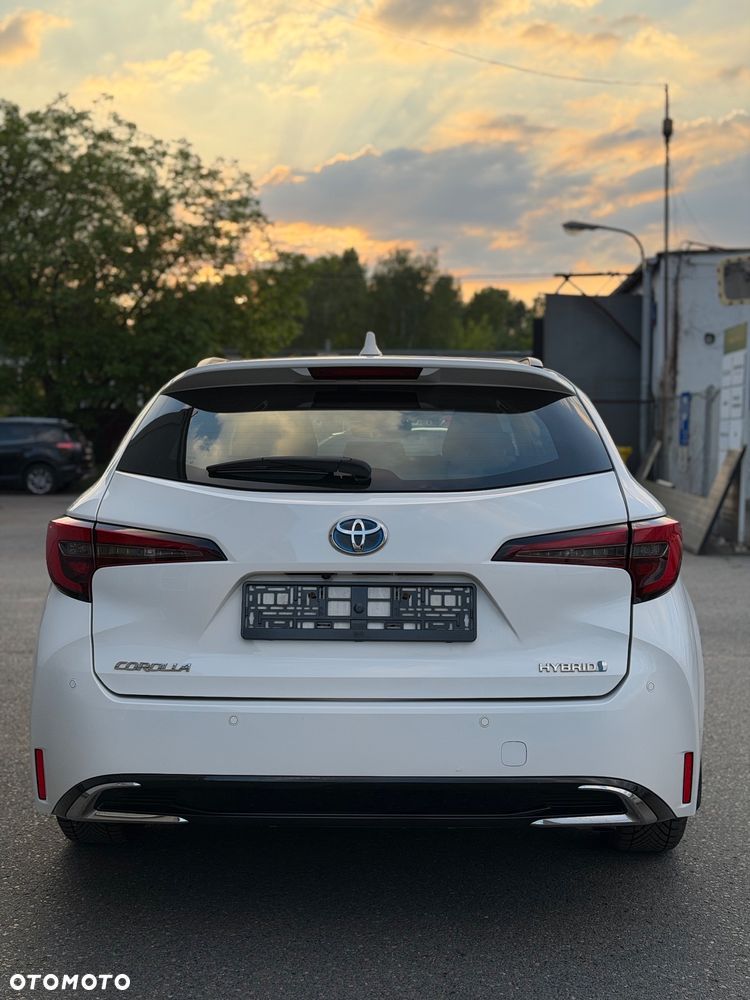 Toyota Corolla 1.8 Hybrid Team Deutschland - 5