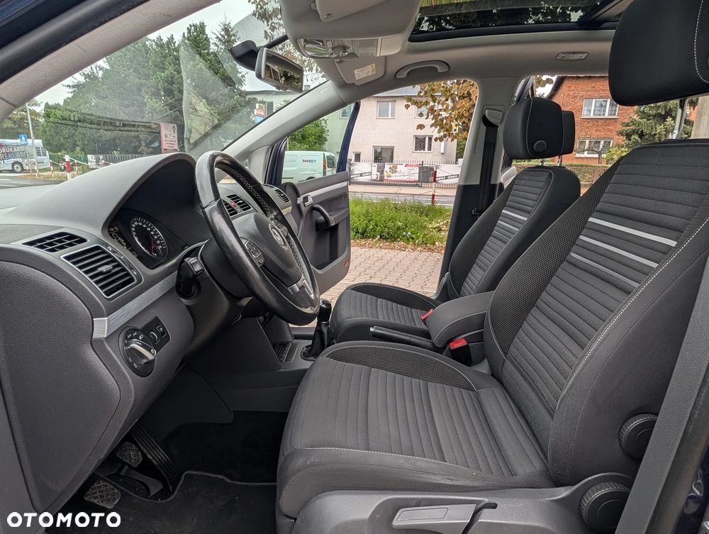 Volkswagen Touran - 17