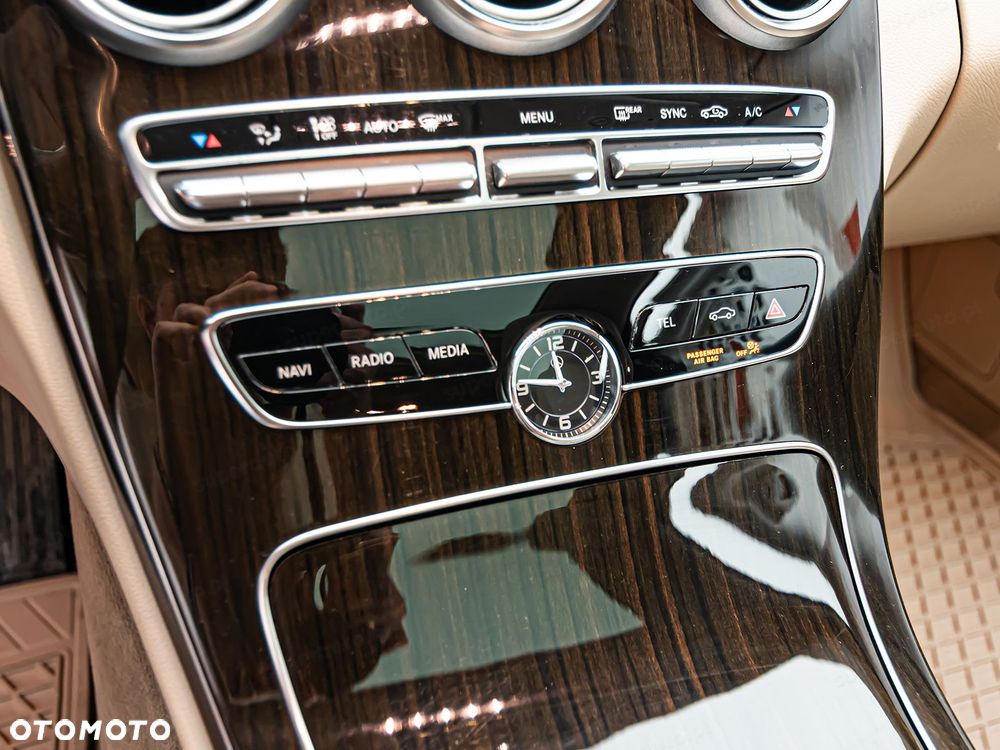 Mercedes-Benz Klasa C 300 9G-TRONIC - 23