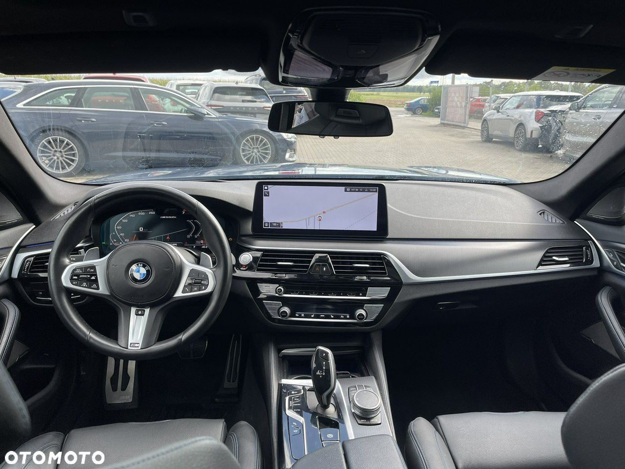 BMW Seria 5 M550i xDrive sport - 8