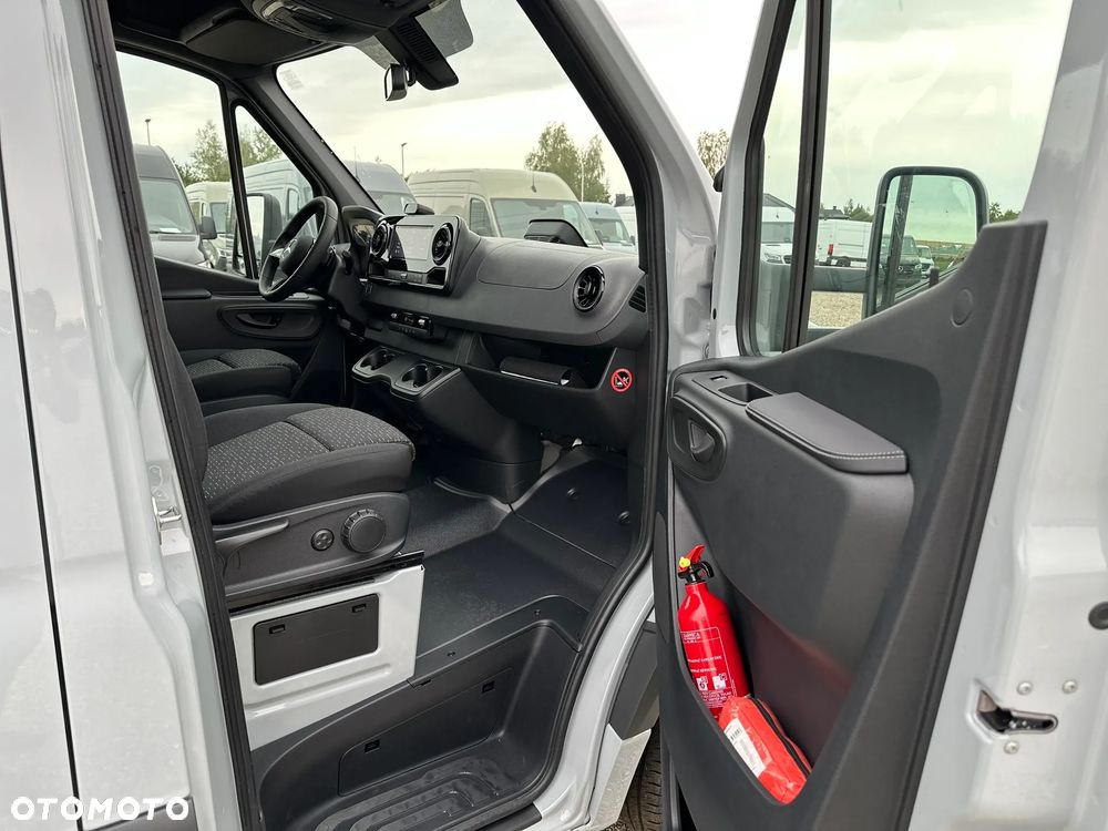Mercedes-Benz Sprinter - 21