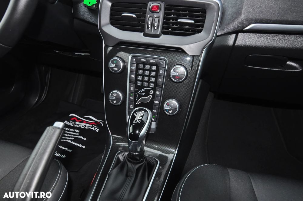 Volvo V40 T2 Geartronic Momentum - 20