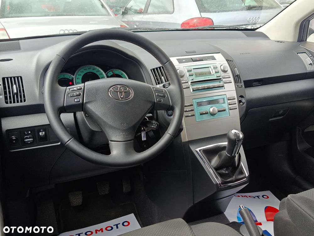 Toyota Corolla Verso 2.2 D-4D DPF Executive - 6