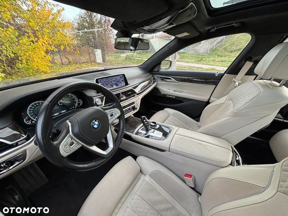 BMW Seria 7 750Li xDrive - 31