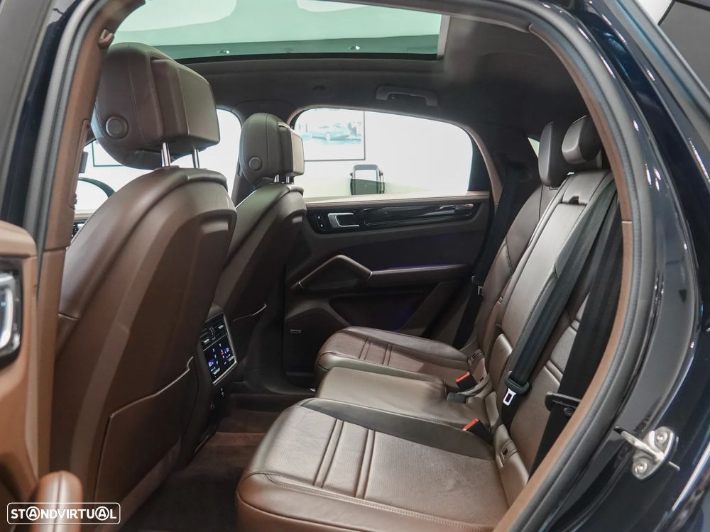 Porsche Cayenne Coupé E-Hybrid - 35