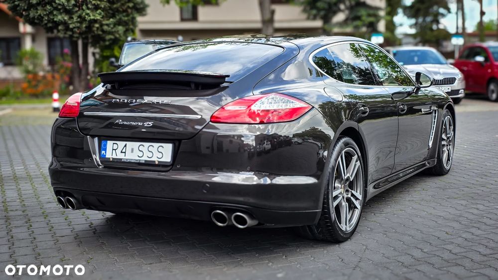 Porsche Panamera 4S - 8