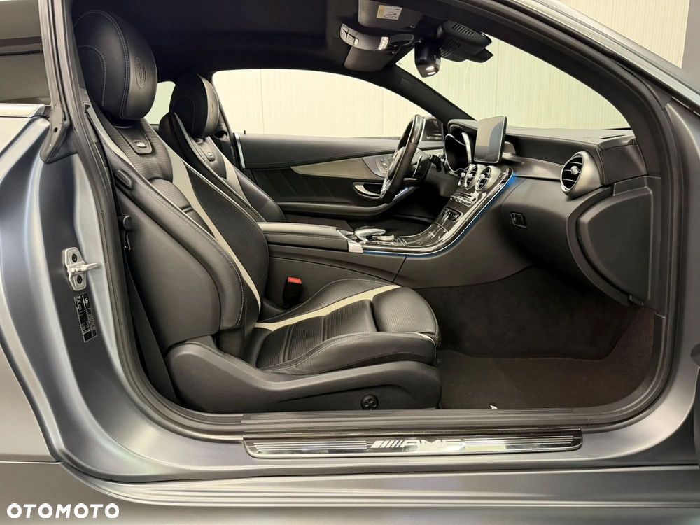 Mercedes-Benz Klasa C AMG 63 S AMG Speedshift 7G-MCT - 38