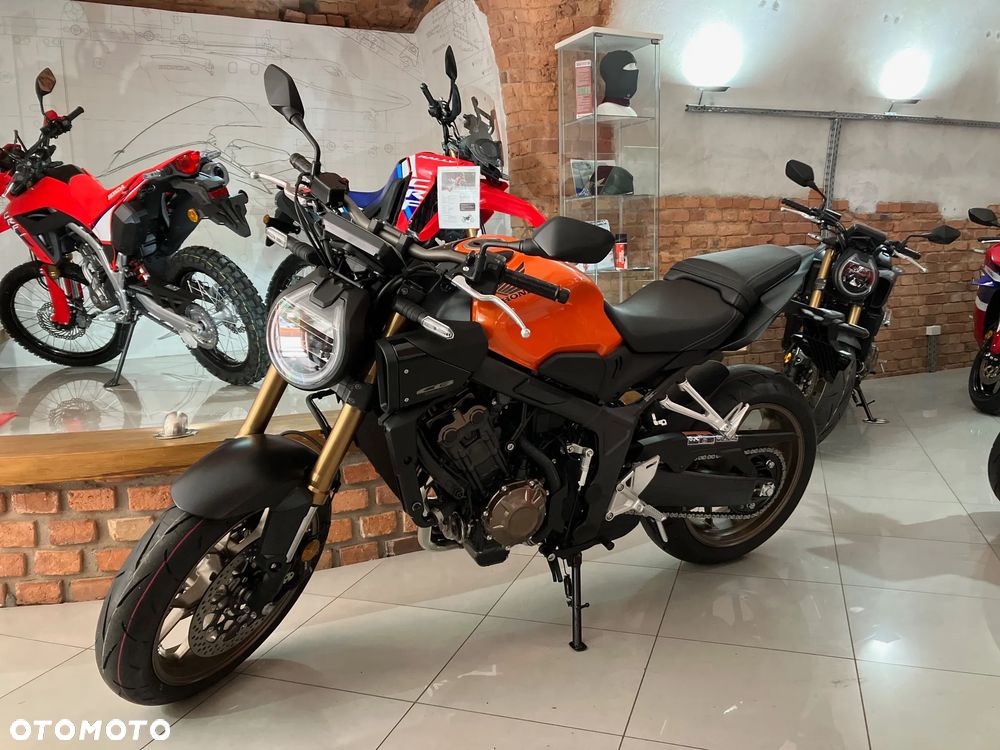 Honda CB - 1