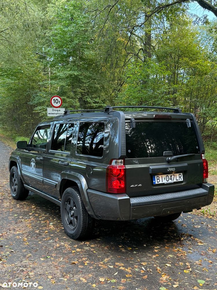Jeep Commander 3.7 V6 - 8