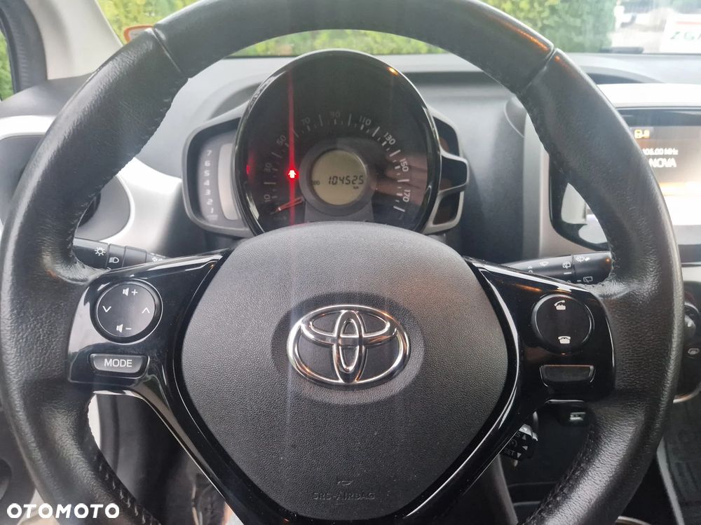 Toyota Aygo x-wave - 10