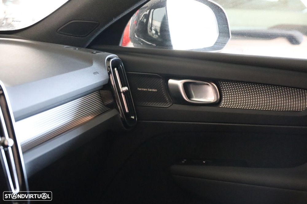 Volvo XC 40 2.0 B3 Plus Dark - 14