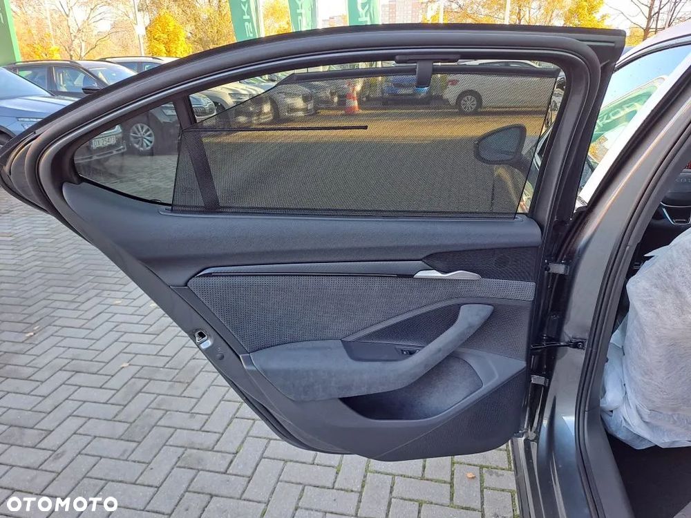 Skoda Superb 2.0 TSI Sportline DSG - 9