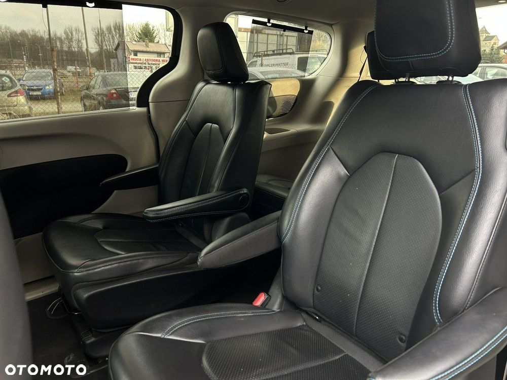 Chrysler Pacifica - 39