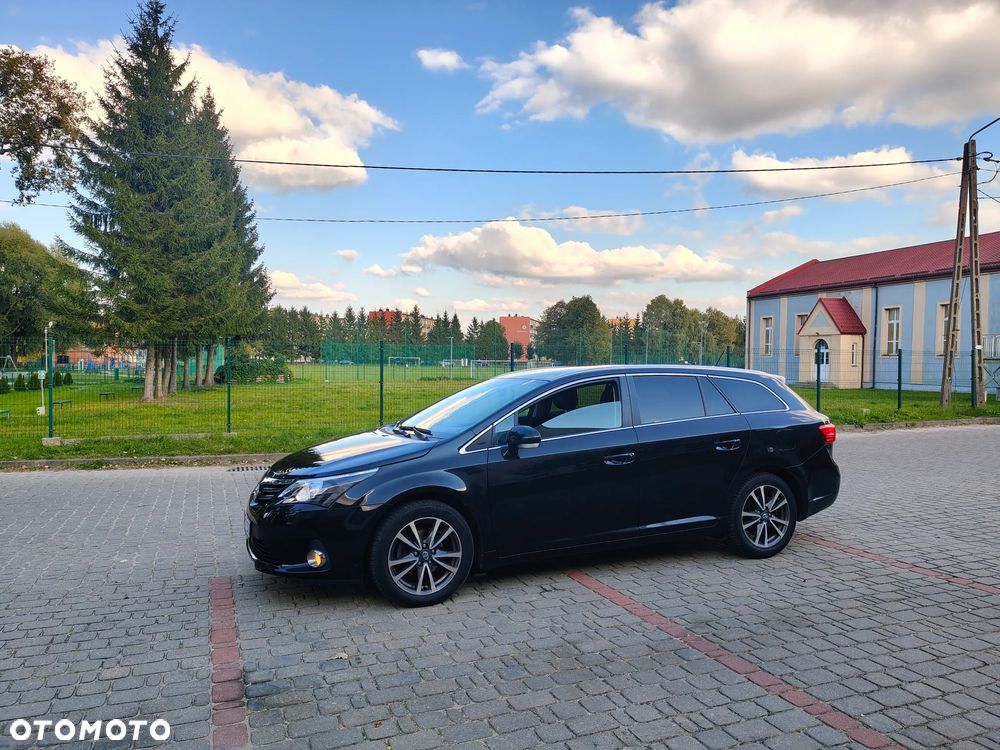 Toyota Avensis Combi 1.8 Executive - 21