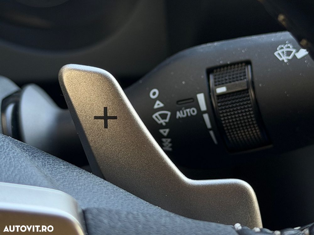 Lexus Seria IS 300h Aut. Luxury - 25