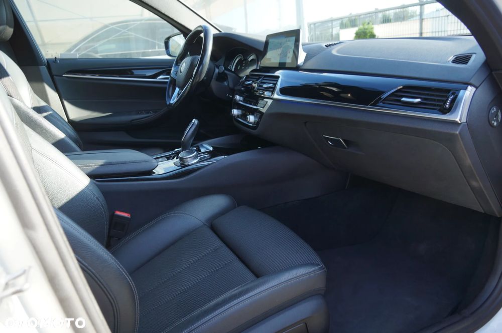 BMW Seria 5 520d xDrive Touring Sport Line - 30