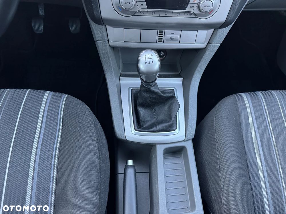 Ford Focus 1.6 16V Style+ - 37