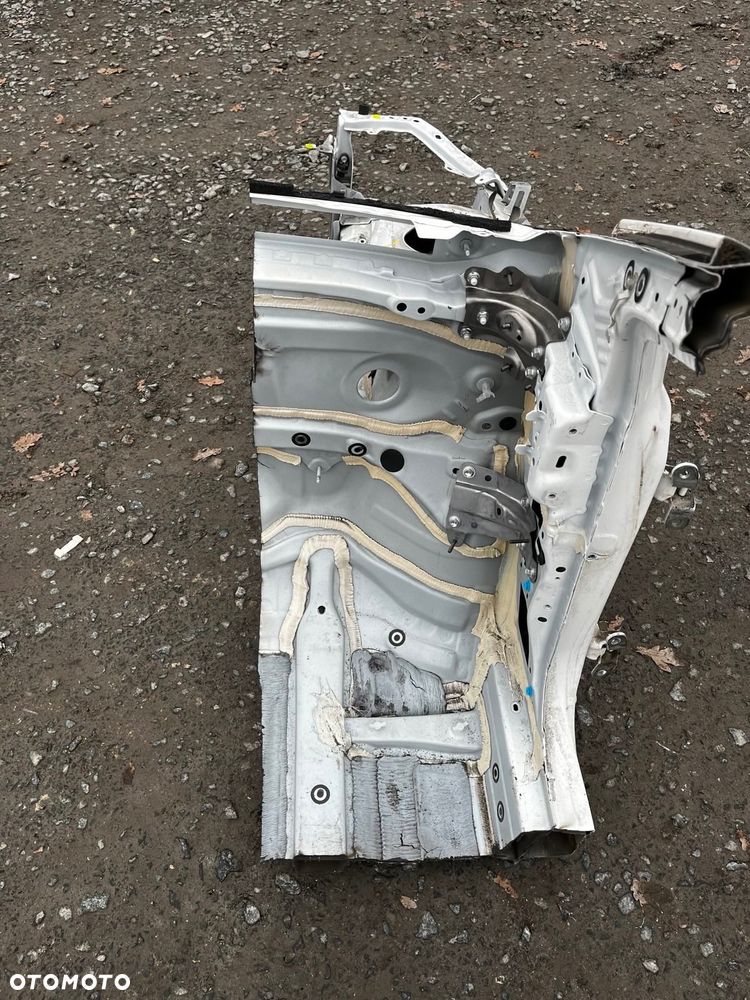 Ćwiartka prawa próg słupek Toyota Corolla E21 - 3
