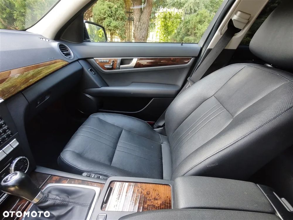 Mercedes-Benz Klasa C 350 CDI BlueEff Avantgarde 4-Matic - 37