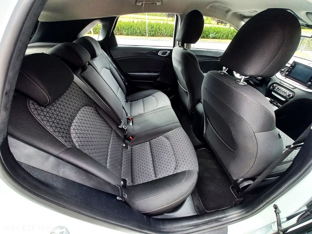 Kia Ceed 1.6 CRDi DCT Vision - 34