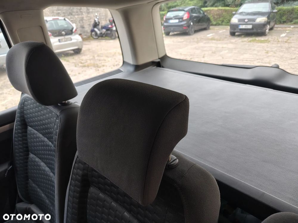 Volkswagen Touran - 6