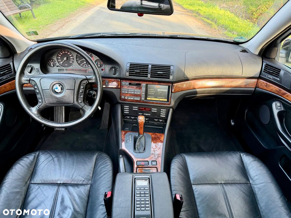 BMW Seria 5 540i - 6