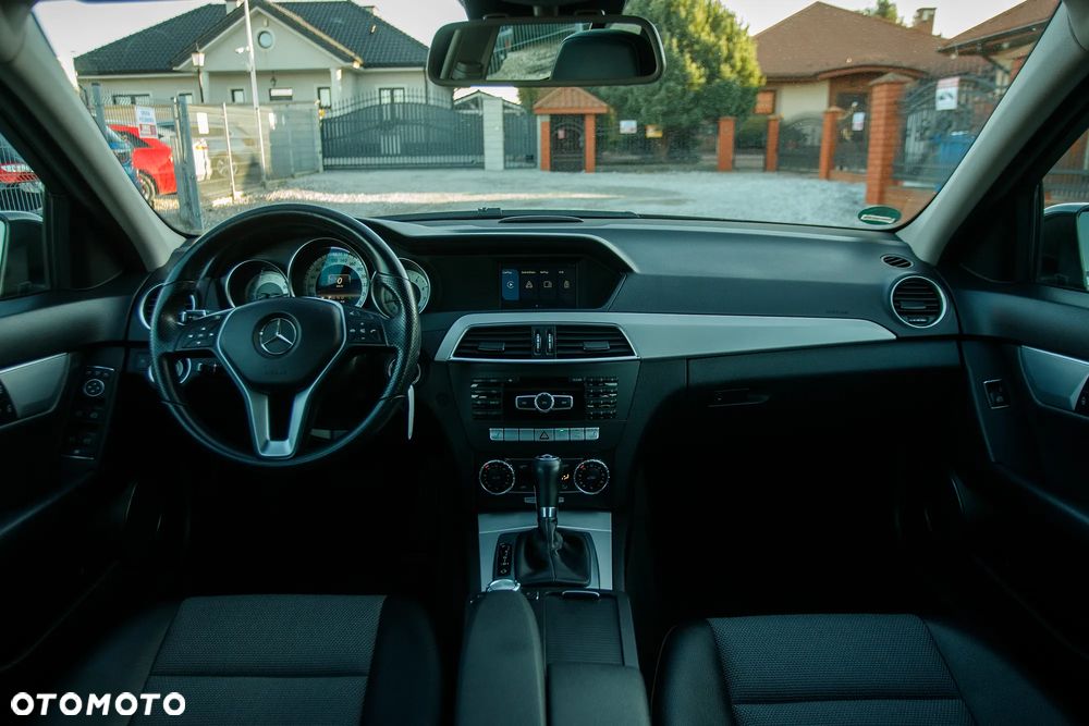 Mercedes-Benz Klasa C 200 (BlueEFFICIENCY) 7G-TRONIC Avantgarde - 4