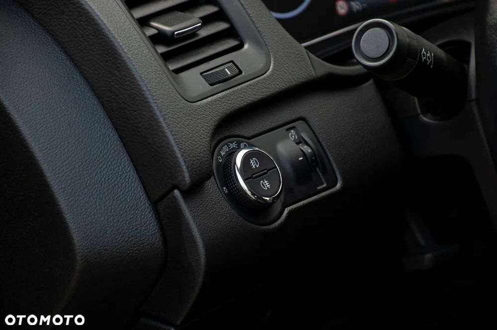 Opel Insignia - 30