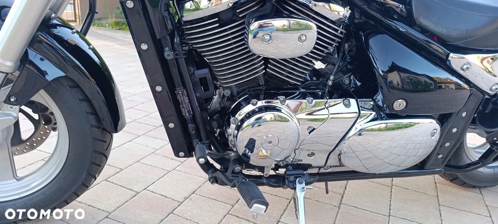 Suzuki Intruder - 38
