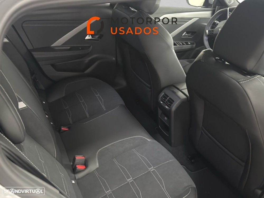 Opel Astra Sports Tourer - 8