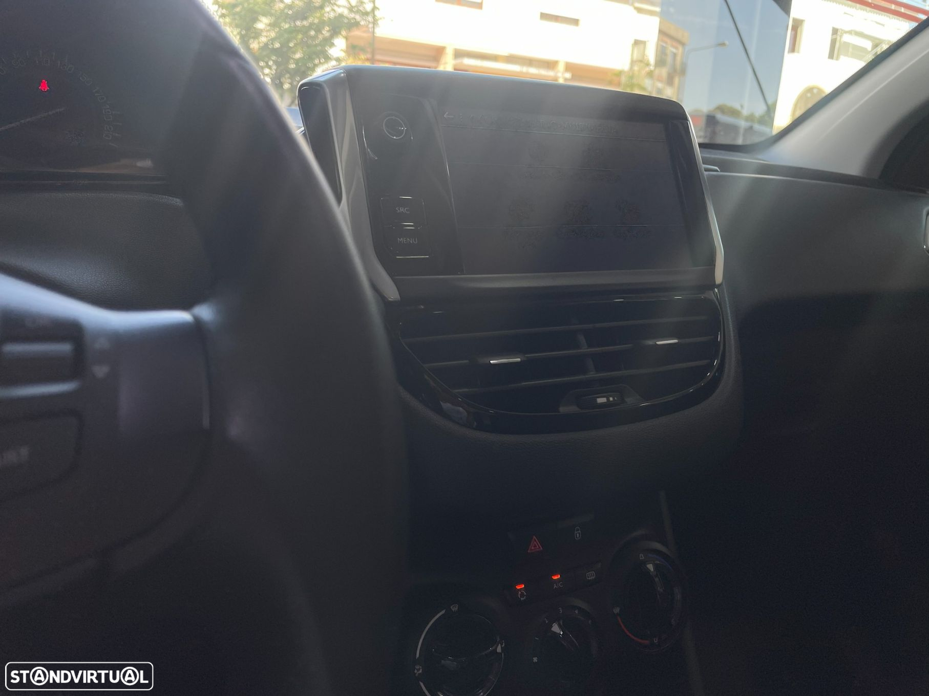 Peugeot 208 1.5 BlueHDi Signature - 21