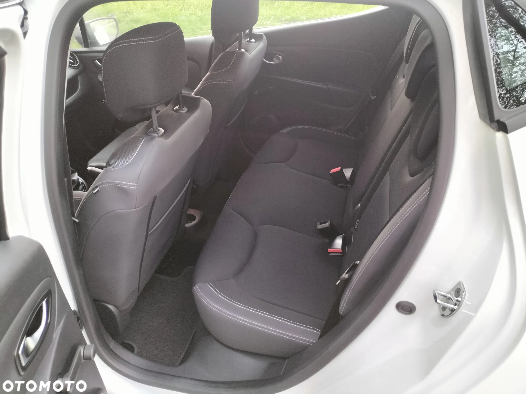 Renault Clio 1.2 16V 75 Life - 9