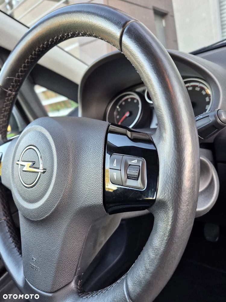 Opel Corsa 1.4 16V Innovation - 28