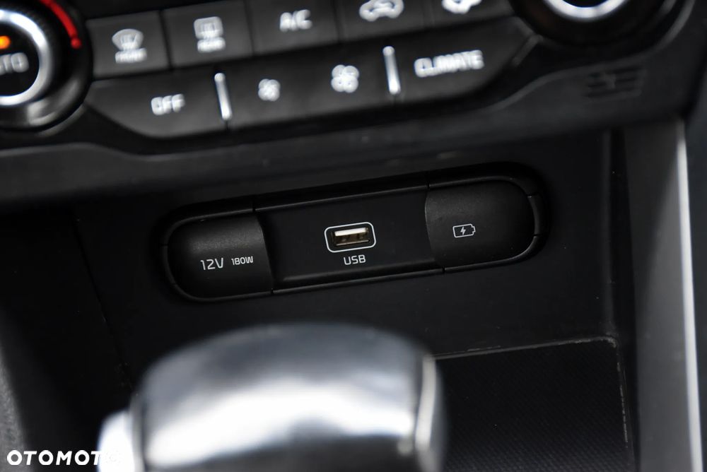 Kia Niro 1.6 GDI Hybrid M - 24