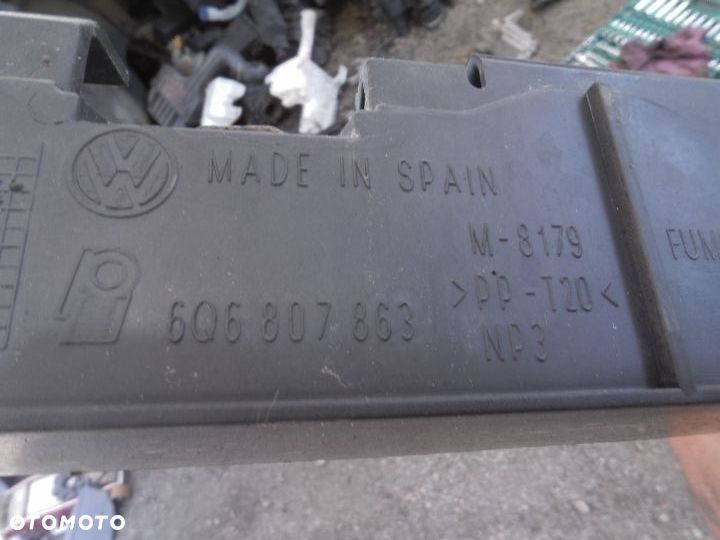 SLIZGI ZDERZAKA TYŁ TYLNE VW POLO 6Q OKULAR 5 DRZWI - 2